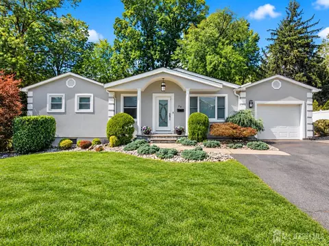 28 Bradford Rd E, East Brunswick, NJ 08816