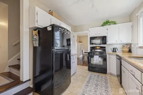 Entry Way - 202 Ashland Rd, Middlesex, NJ 08846 photo 2 of 4