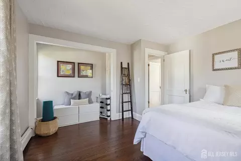 Bedroom - 202 Ashland Rd, Middlesex, NJ 08846 photo 2 of 4