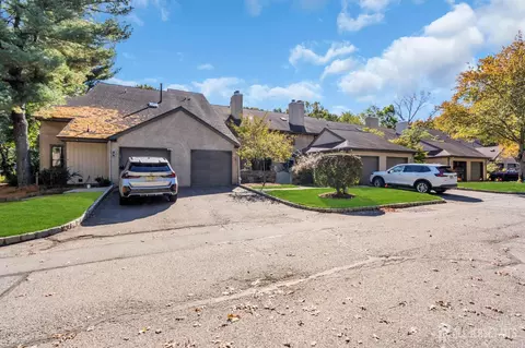 23 Ashford Dr, Plainsboro, NJ 08536