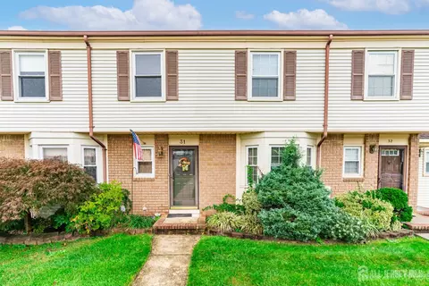 31 Astor Ct, Sayreville, NJ 08872