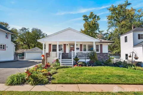 33 Newman St, Metuchen, NJ 08840