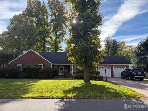 10 Dewey Dr, New Brunswick, NJ 08901