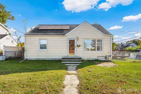 63 Rues Ln, East Brunswick, NJ 08816