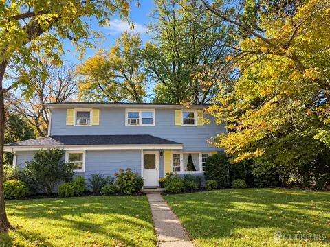 2 Racoon Dr, Hazlet, NJ 07730
