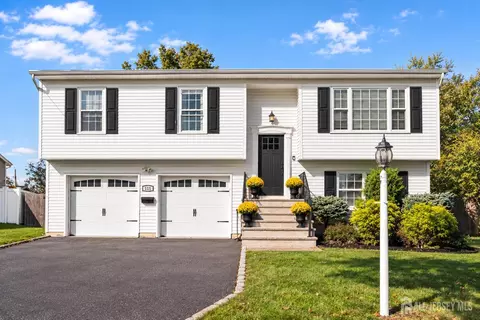 111 W Willow St, Colonia, NJ 07067