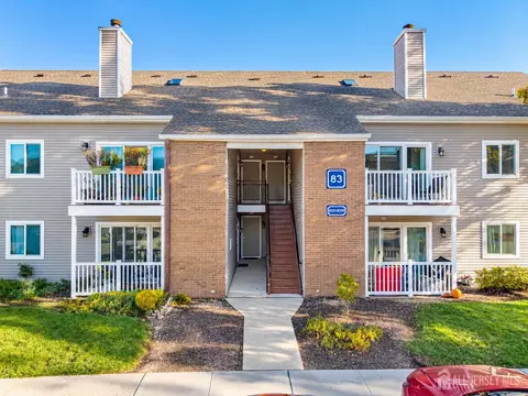 8304 Tamarron Dr, Plainsboro, NJ 08536