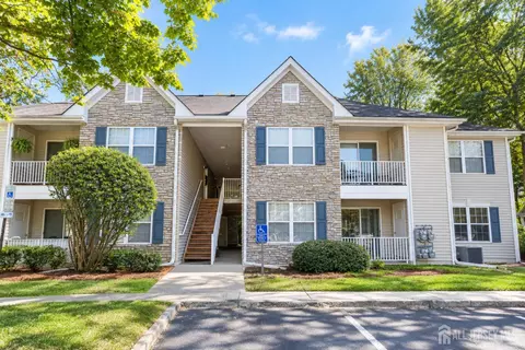 804 Wedgewood Cir #818, Belford, NJ 07718