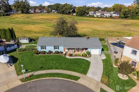 5 Seaman Ct, South Amboy, NJ 08879