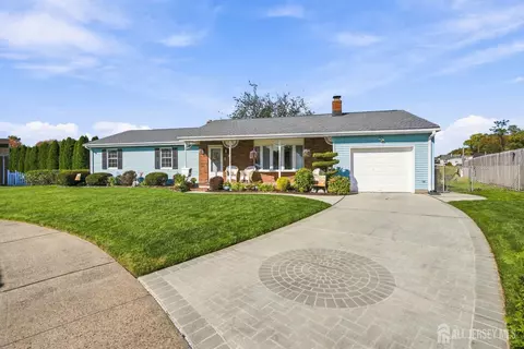 5 Seaman Ct, South Amboy, NJ 08879