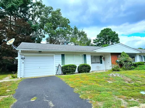 6 Ohio Dr #B, Whiting, NJ 08759