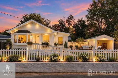 85 Pacific Blvd, Keyport, NJ 07735