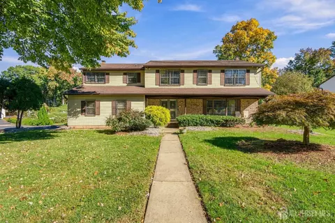1 Pine Ridge Dr, Edison, NJ 08820