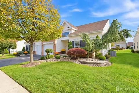 63 Diamond Spring Dr, Monroe, NJ 08831
