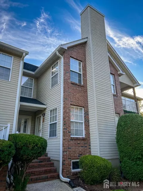 189 Barclay Ct, Piscataway, NJ 08854