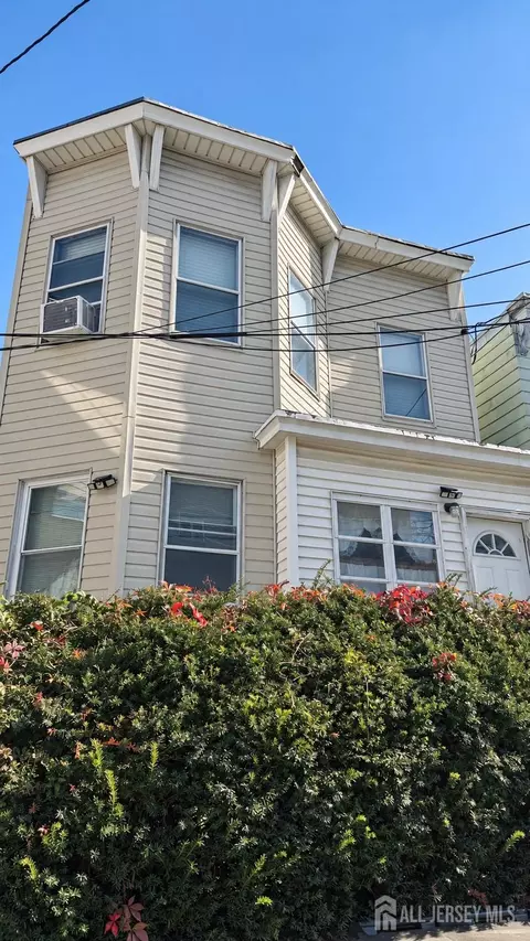220 Sheridan St, Perth Amboy, NJ 08861