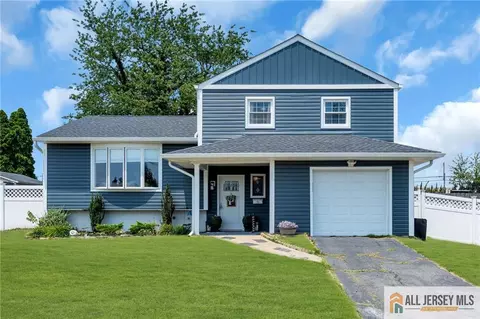 25 Fanwood Dr, Sayreville, NJ 08872