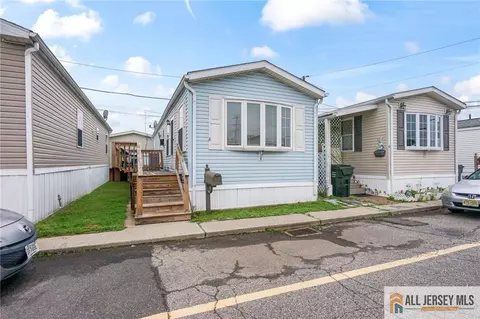 4 Jessie Ln, Avenel, NJ 07001