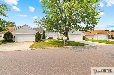 664 Azalea Plz #664B, Monroe, NJ 08831