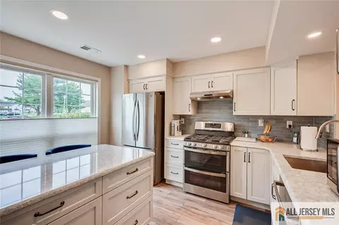 254 Teasdale Pl, Morganville, NJ 07751