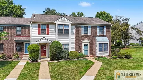 55 Pear Tree Ln, Franklin Park, NJ 08823