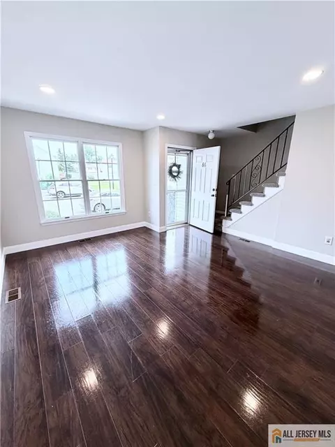 Entry Way - 86 Wilton Ave, Middlesex, NJ 08846 photo 1 of 4