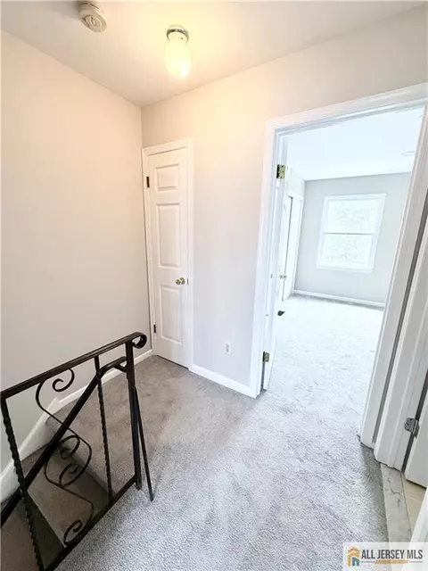Entry Way - 86 Wilton Ave, Middlesex, NJ 08846 photo 3 of 4