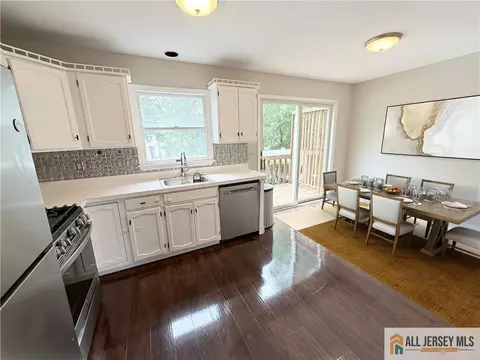 Kitchen - 86 Wilton Ave, Middlesex, NJ 08846 photo 2 of 3