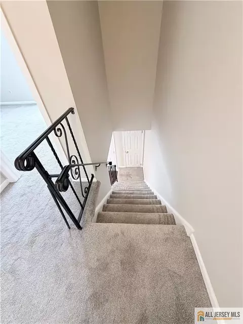 Entry Way - 86 Wilton Ave, Middlesex, NJ 08846 photo 2 of 4