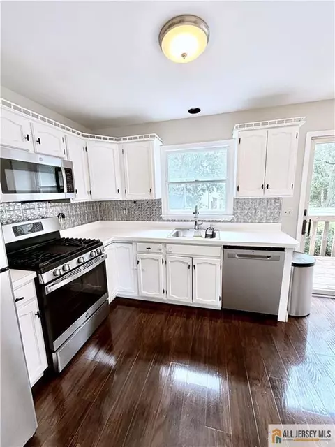 Kitchen - 86 Wilton Ave, Middlesex, NJ 08846 photo 3 of 3