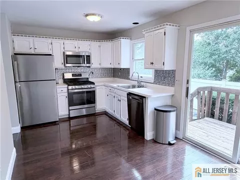 Kitchen - 86 Wilton Ave, Middlesex, NJ 08846 photo 1 of 3