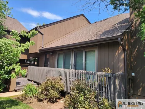 117 Kingsberry Dr, Somerset, NJ 08873