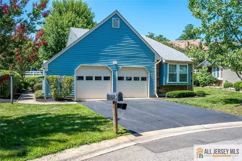 32 John Adams Ct, Monroe, NJ 08831