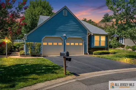 32 John Adams Ct, Monroe, NJ 08831