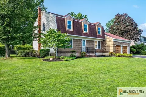 8 Dov Pl, South Brunswick, NJ 08824