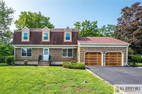8 Dov Pl, South Brunswick, NJ 08824