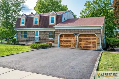 8 Dov Pl, South Brunswick, NJ 08824