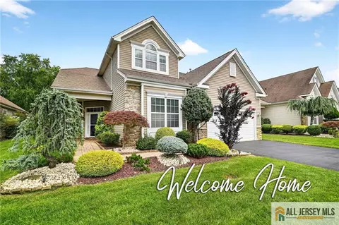 15 Monarch Rd, Monroe, NJ 08831