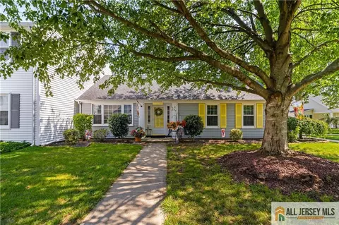 74 Amherst Ln #E, Monroe, NJ 08831