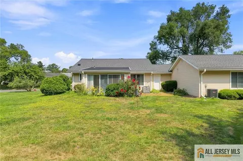 287 Oradell Dr #287B, Monroe, NJ 08831