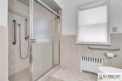 Bath - 30 Martin St, Middlesex, NJ 08846 photo 2 of 2