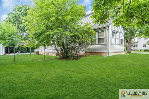 Exterior - 30 Martin St, Middlesex, NJ 08846 photo 5 of 12
