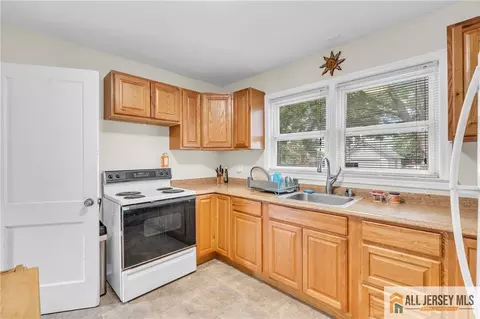 Kitchen - 30 Martin St, Middlesex, NJ 08846 photo 1 of 2