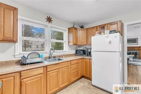 Entry Way - 30 Martin St, Middlesex, NJ 08846 photo 1 of 2