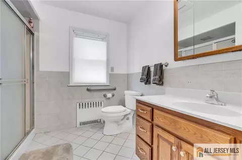 Bath - 30 Martin St, Middlesex, NJ 08846 photo 1 of 2