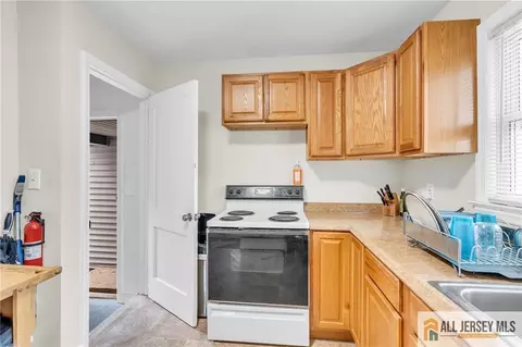 Kitchen - 30 Martin St, Middlesex, NJ 08846 photo 2 of 2