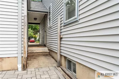 Entry Way - 30 Martin St, Middlesex, NJ 08846 photo 2 of 2