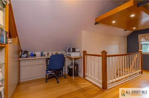 Entry Way - 4 Ruth Pl, Middlesex, NJ 08846 photo 2 of 2