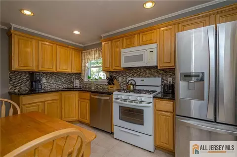 Kitchen - 4 Ruth Pl, Middlesex, NJ 08846 photo 3 of 3