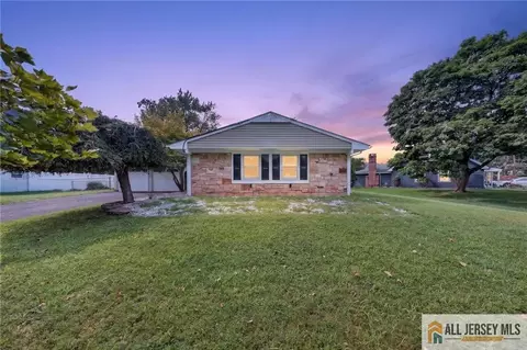 32 Lebed Dr, Somerset, NJ 08873